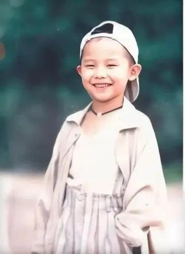 权志龙小时候珍藏照片