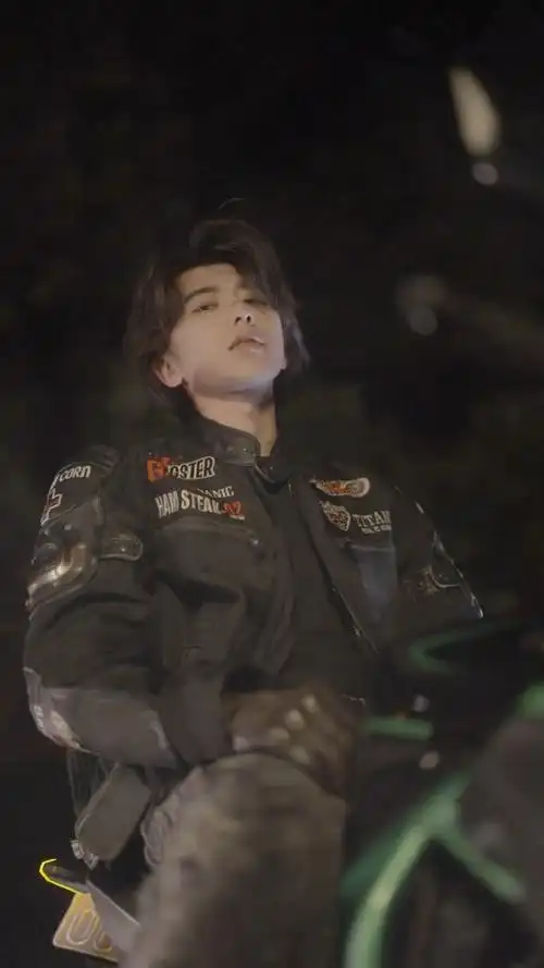 蔡徐坤战损机车风造型##蔡徐坤新歌rideordie