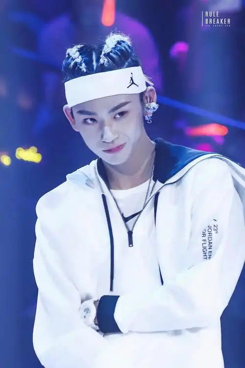 调色盘王琳凯-那些年小鬼染过的各种各样颜色的头发 已经集齐彩虹色