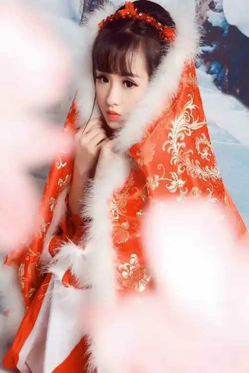 红衣古装美女唯美写真图片