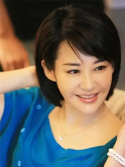 许晴那么漂亮,为何52岁依旧不结婚,没孩子?