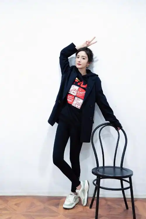 杨幂的龙年穿搭