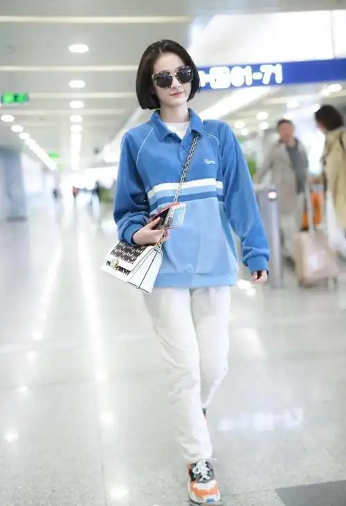 张雪迎换发型了,波波头短发减龄又精神,换季选这个发型很适合!