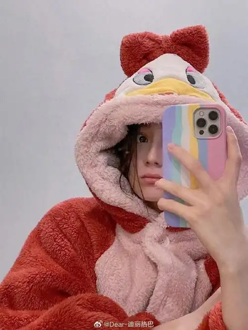 迪丽热巴元宵节分享美照鼓腮卖萌超可爱肤白貌美宛如初恋