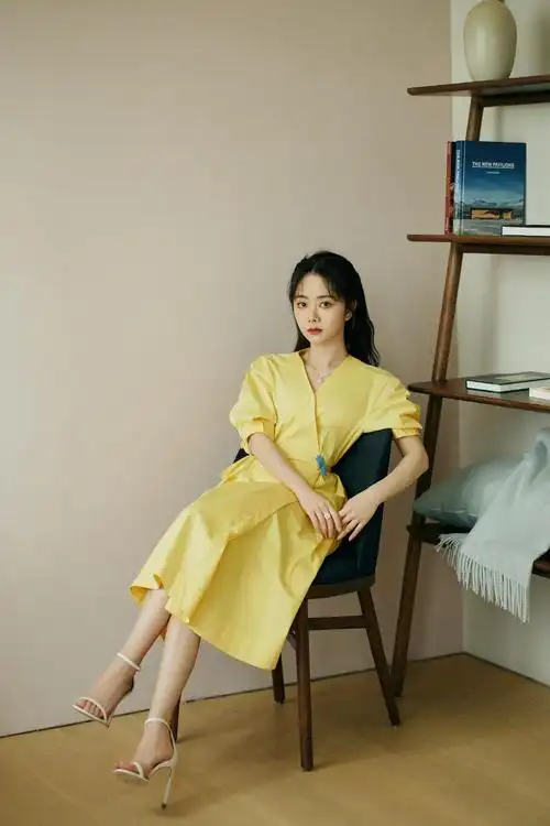 谭松韵 高跟凉鞋__财经头条