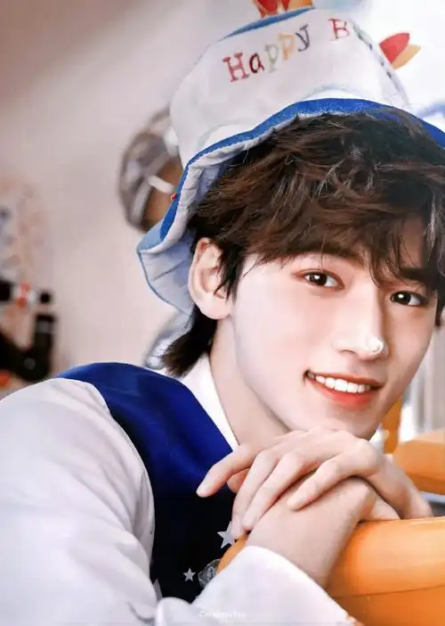 宋亚轩生日周边开箱