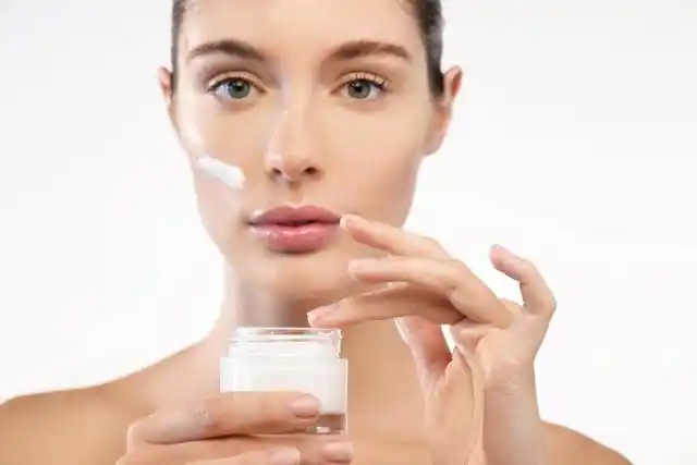 涂了面霜要洗掉吗