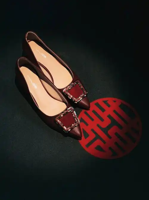 婚礼跟拍婚鞋对比图