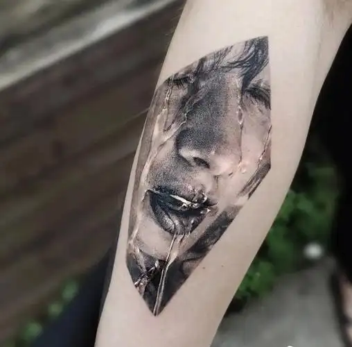 微雕精致水彩纹身