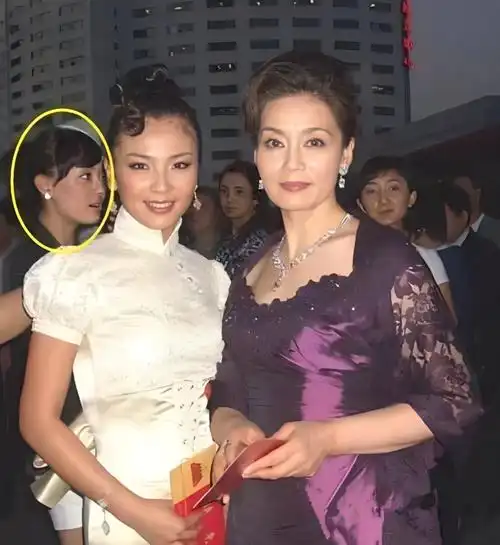 刘涛10年前的美照,现在才发现身后那人才漂亮,原来她俩10年前就已"