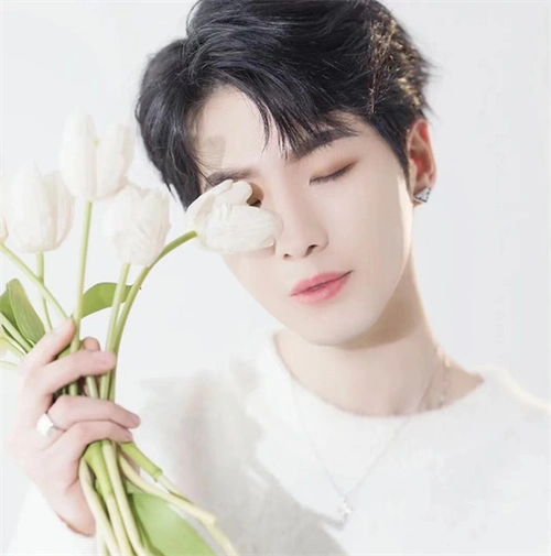 清新活力的三七分刘海,这样的写真发型,帅气时尚满分.