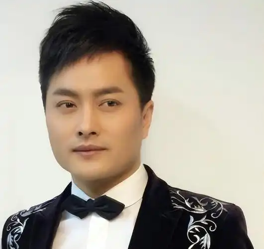 歌手云飞对前妻不闻不问把小7岁娇妻宠成公主高月差哪儿了