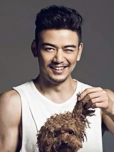 杨烁短发发型尽显绅士风范,男明星图片,发型图片