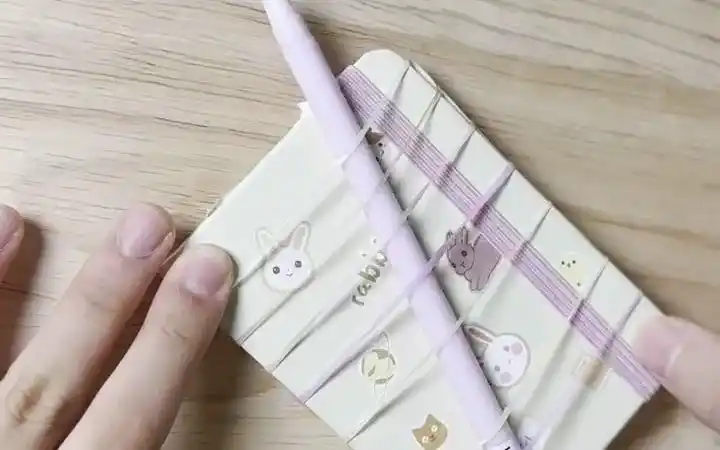 七年级3班 刘子瑶 皮筋古筝