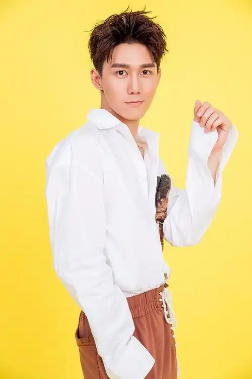 《凤囚凰》热播剧情精彩 王一哲与关晓彤共观"金雨"