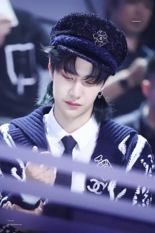 王一博蓝色发型再次出击,只要耶啵染发,任何颜色都是神仙发色王一博蓝