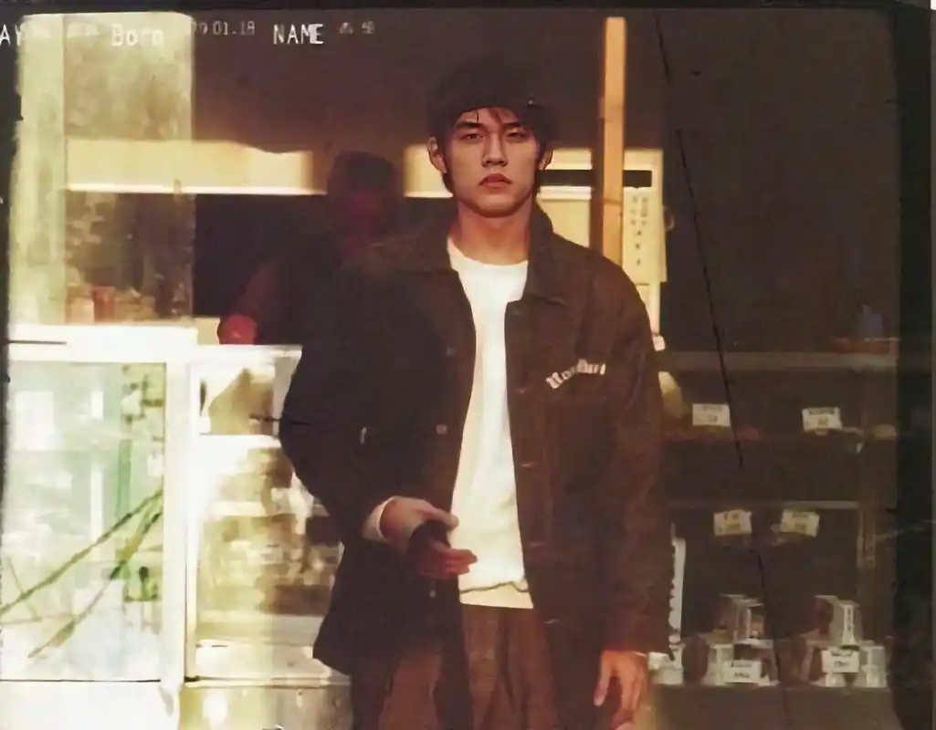 周杰伦晒20年前旧照,超帅日系男友风,网友:妥妥的小鲜肉颜值