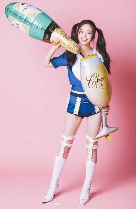 金雯昕1126生日粗卡,用角色历练演技,向品质女演员蜕变