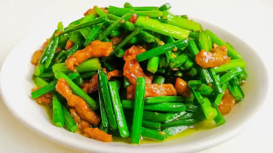 十足好吃的家常菜,韭菜花炒肉丝,韭菜花的清甜可口太赞了