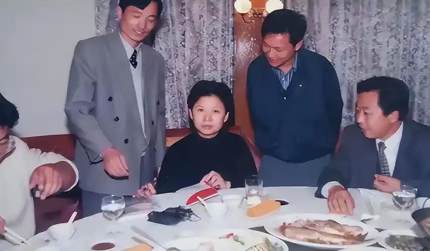 因一张合影星途半毁22年后再看董文华才知道嫁对人有多重要