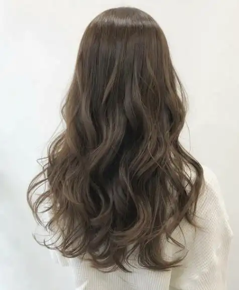 今年流行的波浪卷发型 长发波浪卷彰显迷人气质