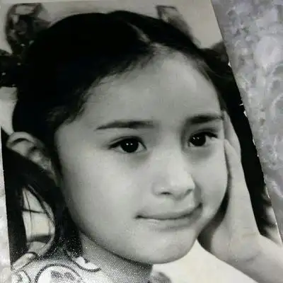 从这些杨幂小时候的照片来看,你们还觉得杨幂整容吗?大幂幂