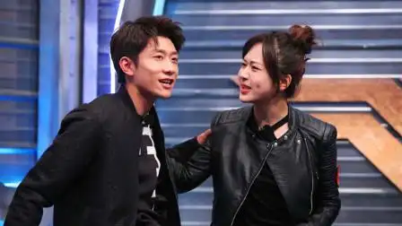 有谁注意到杨紫扑到张一山怀里时,张一山的手在做什么,羡煞旁人-娱乐