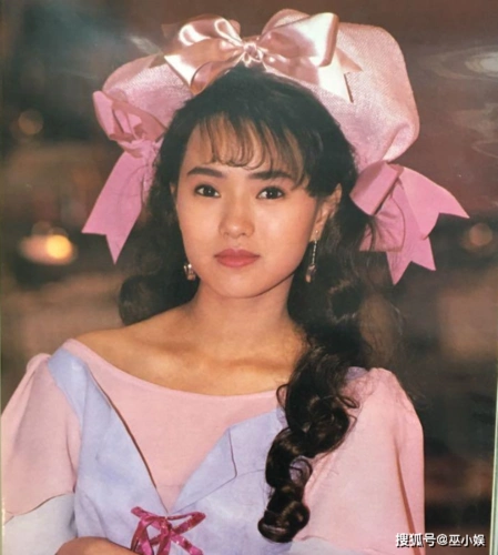 原创53岁伊能静晒美照翻车照片疑似p图太过美颜也盖不住老态