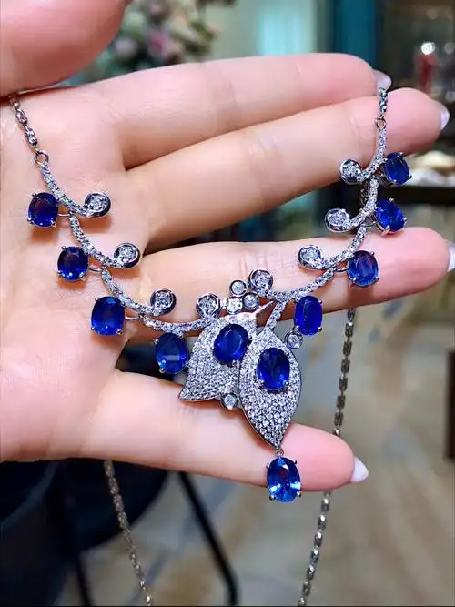 貌美奢华蓝宝石项链