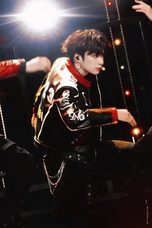 刘耀文一对一教粉丝手势舞