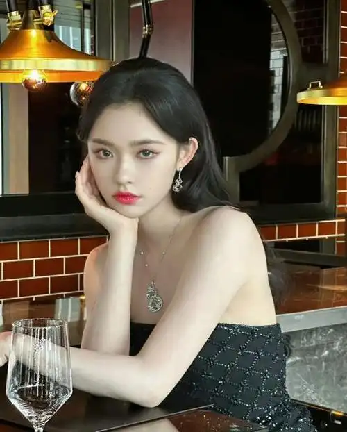 秦昊老婆跑韩国打水光针,56岁伊能静满脸针痕,感慨:真的好痛