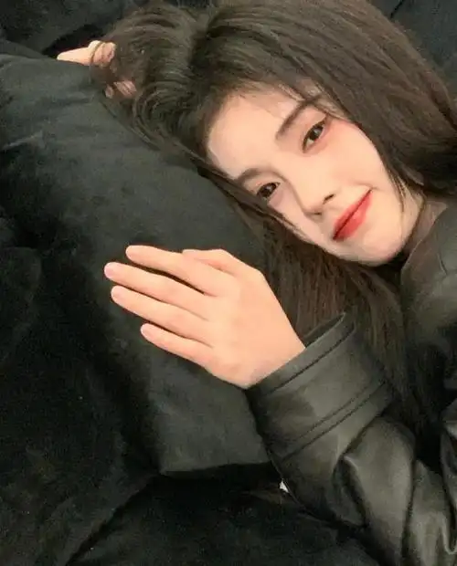 鞠婧祎这也太美咯鞠婧祎今日营业照片微醺车厘子妆好漂亮