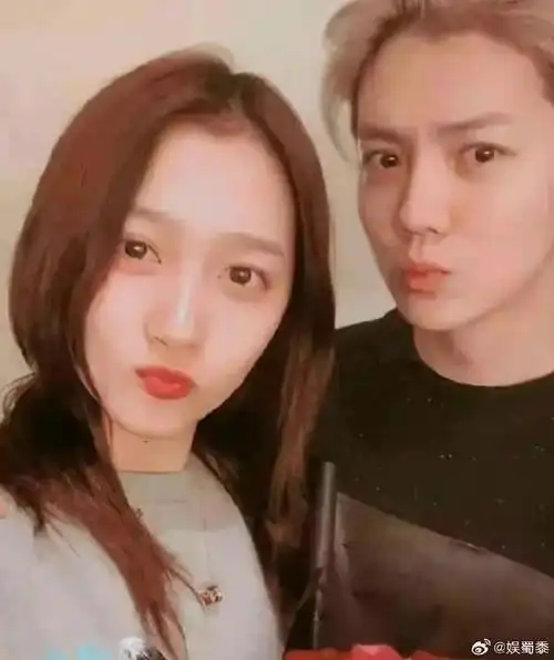 鹿晗回复关晓彤好宠