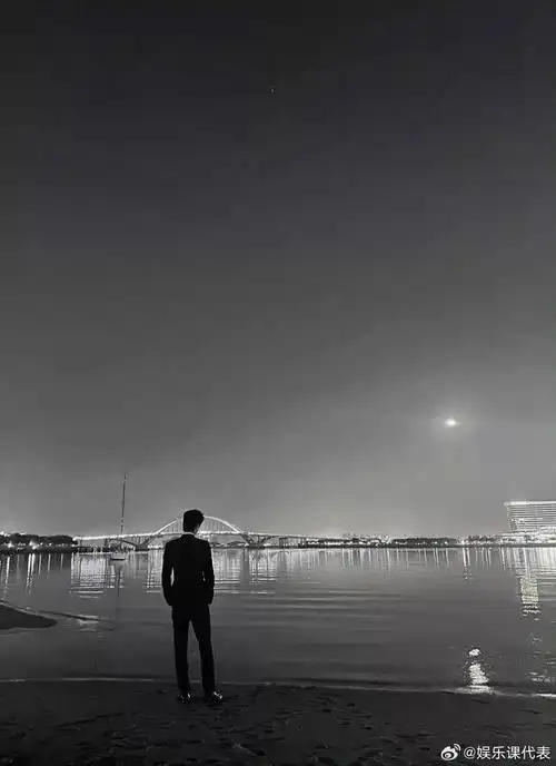 分享在厦门的时候拍的|王一博|厦门|背影_新浪新闻