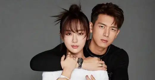 荧屏情侣合体拍封面杨紫李现时尚感十足