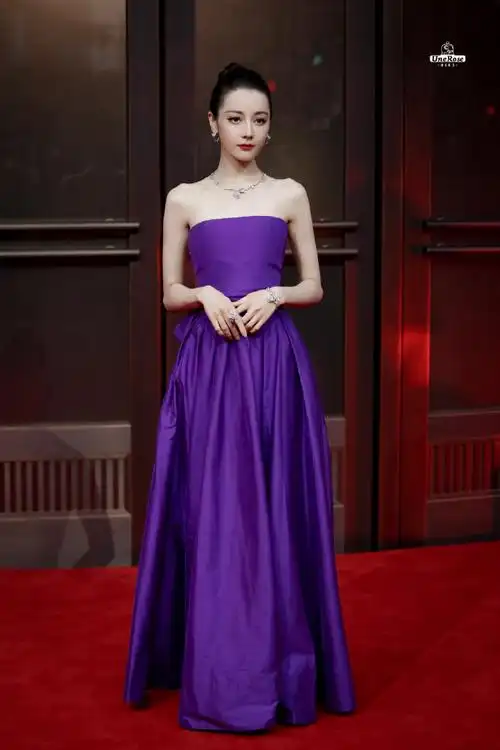 迪丽热巴红毯赶蚊子##公诉