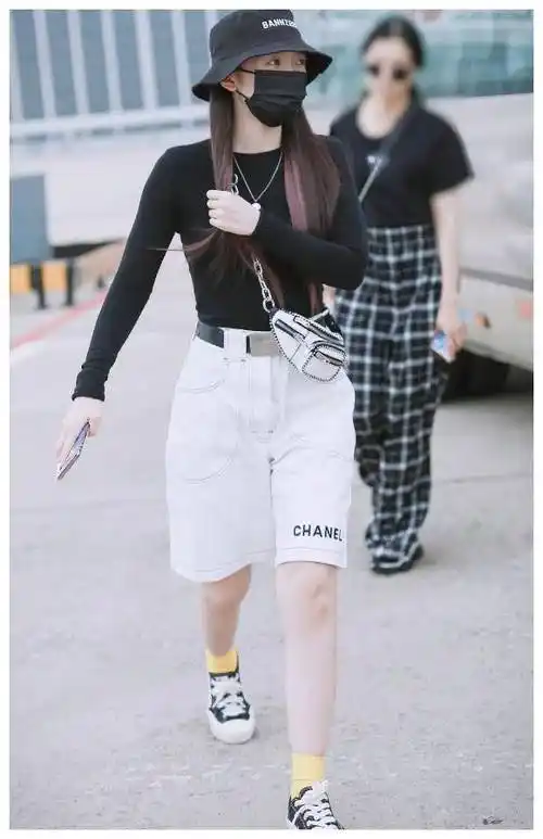 原创孟美岐的裤子是拿爸爸的穿上显胖一圈看完都想给她跪了