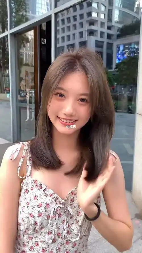 韩式气垫烫八字刘海绝美的风格屡试不爽简约