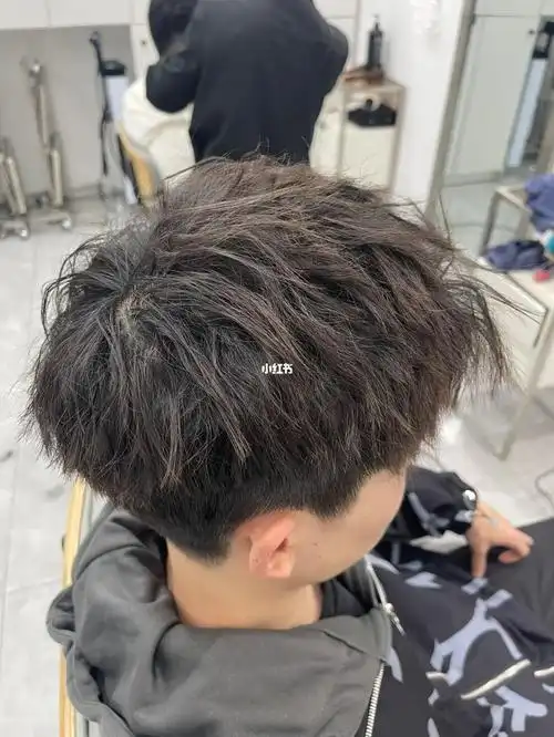 摩根烫头顶蓬松自然