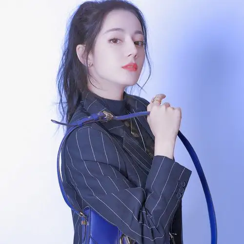 自截自调迪丽热巴头像