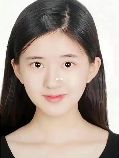 赵露思的证件照