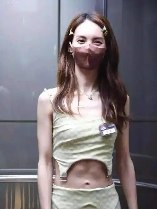 时尚时尚的脸,身材却是干瘪五五分,瞬间拉低了档次_金晨_何晴_鞠婧祎