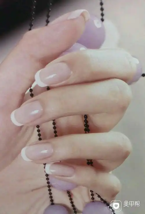方圆形白色法式简约很喜欢这样的指甲/色;/色;/色;美甲图片