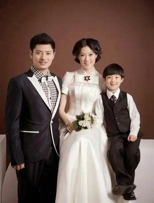 互动吧-亲,家里是否欠父母一张像样的全家福