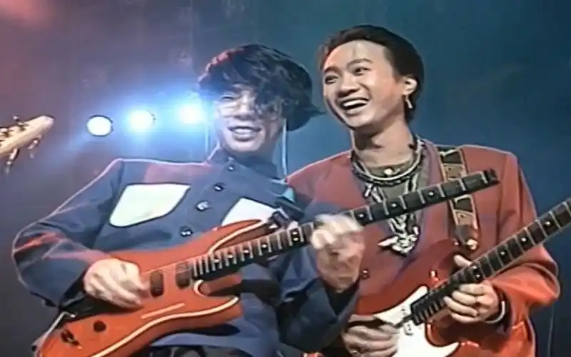 自剪超清黄家驹beyondlive1991生命接触演唱会吉他solo合集22分08秒