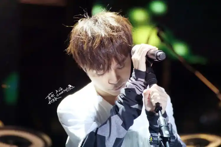 跪求苏打绿高清大图分辨率1248x1024以上 要成员一起 还有就是谢馨仪