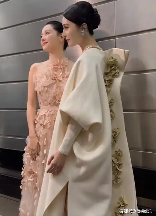原创范冰冰罕晒与李英爱合照猛夸对方美貌两位美神合体超养眼