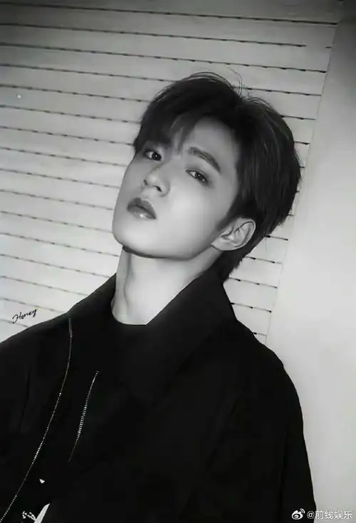 刘耀文变化好大,但是又好像都没有变