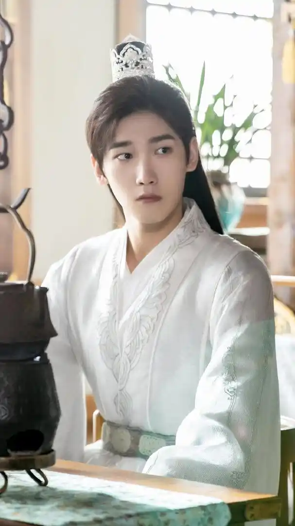 女强爽文《嚣张王妃:战王宠妻太逆天》她能开锁,能救人,能惩恶