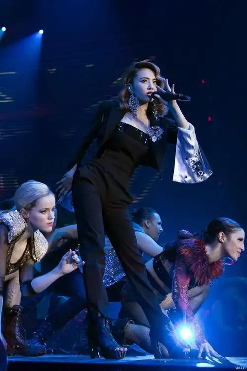 p>蔡依林(jolin tsai),本名蔡依翎,曾用名蔡宜凌,1980年9月15日出生